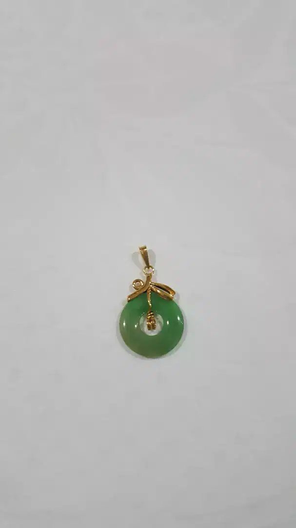 Liontin Giok Asli