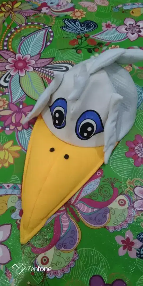 Topi bentuk burung