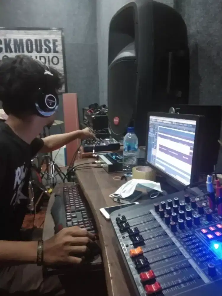 RENTAL ATAU SEWA STUDIO MUSIK