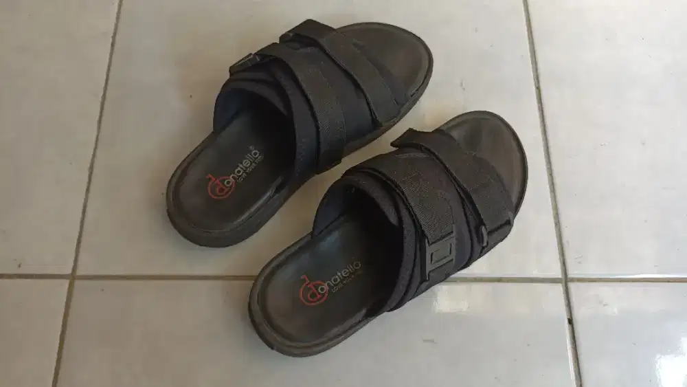 Sandal Donatello hitam Original