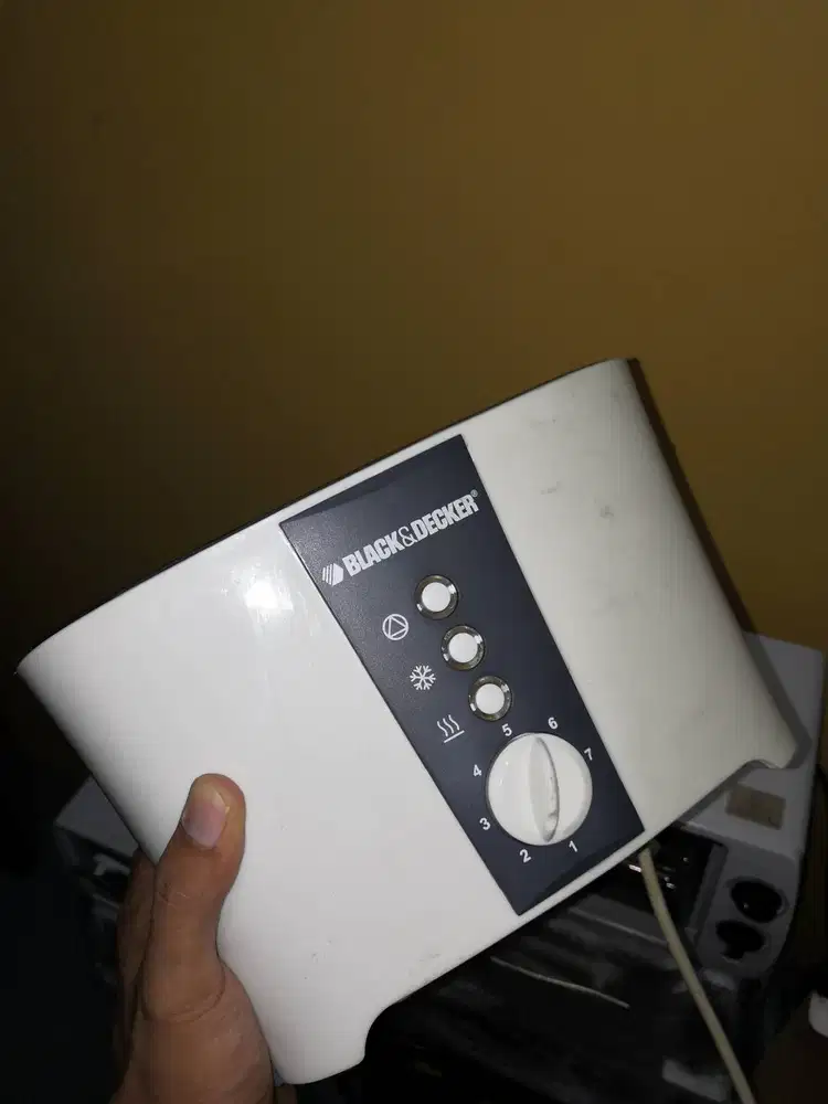 Black+Decker Bread Toaster Pemanggang Roti ET122