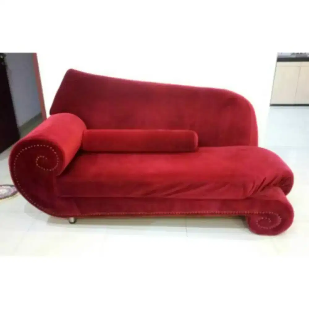 Sofa Merah Red Velvet Daybed Like New