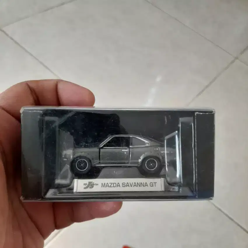 Tomica Limited Edition Mazda Savana dan Nissan Cedric 280 Jadul