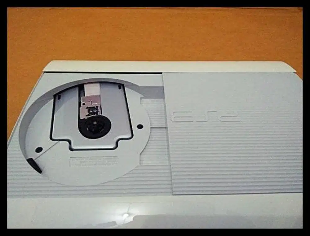 Playstation 3 Super Slim Hardish 250gb + 2 Stik Baru