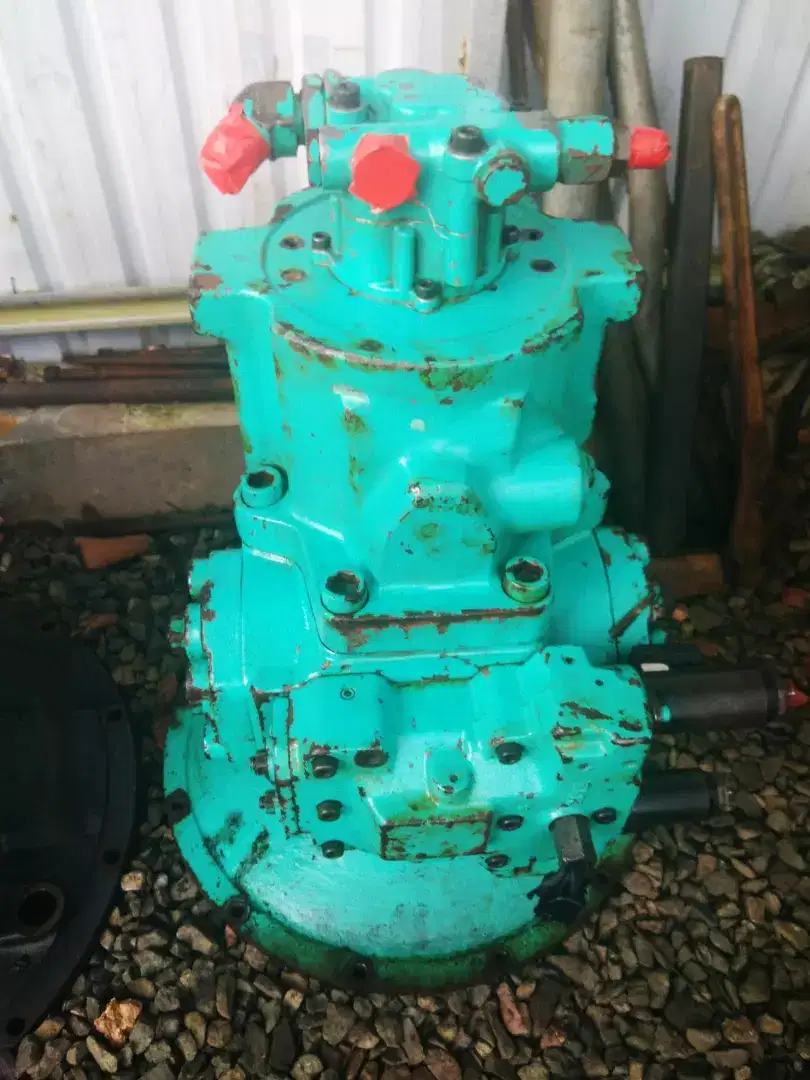 Pumpa induk/Mainpump kobelco sk200-5