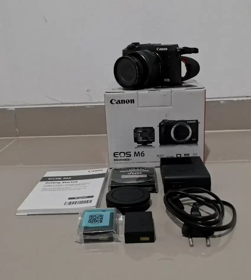 Camera Canon M6 with lensa E15-M45