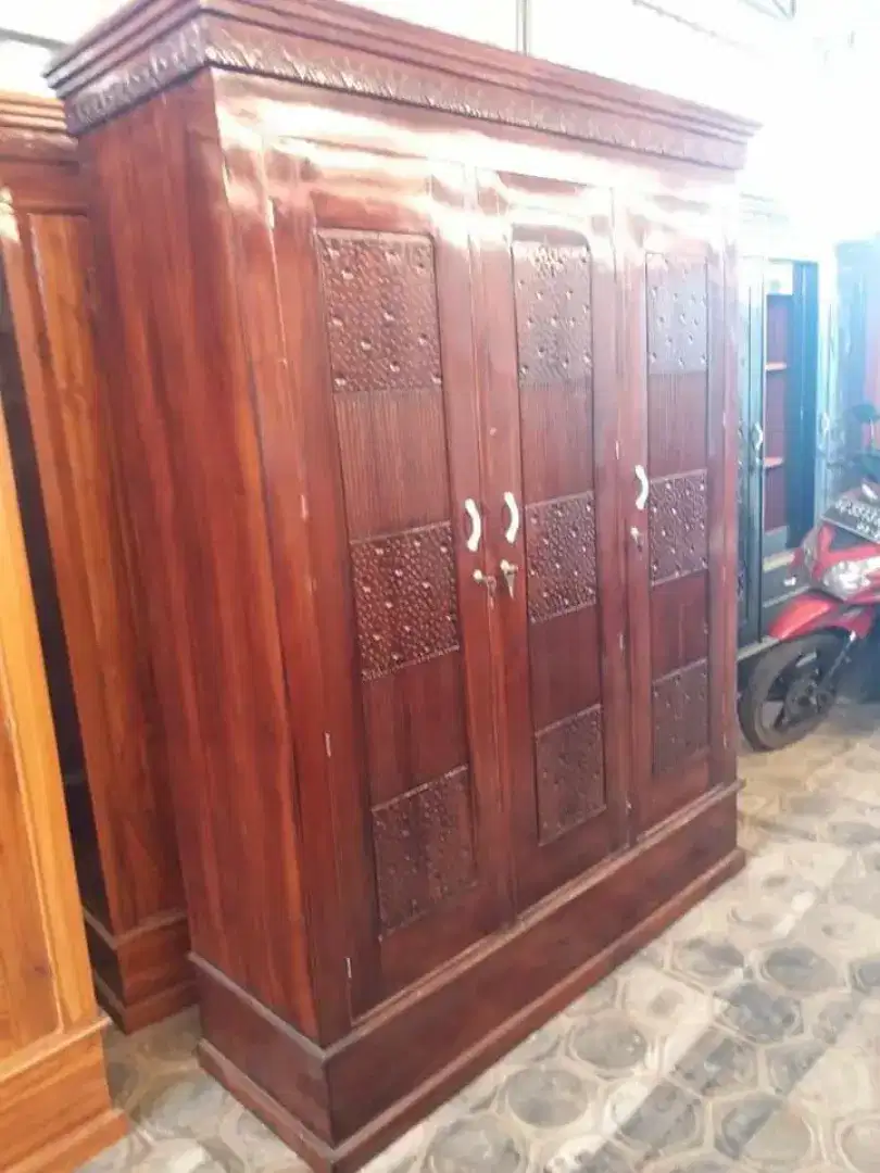 Lemari pakaian jati pintu 3 tarik