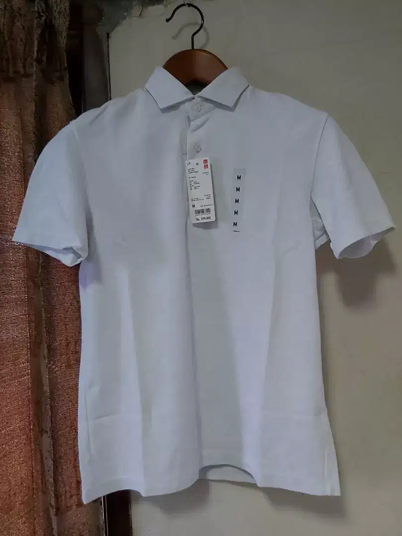 Kaos Polo uniqlo Dry Pique Lengan Pendek Size M Colour White