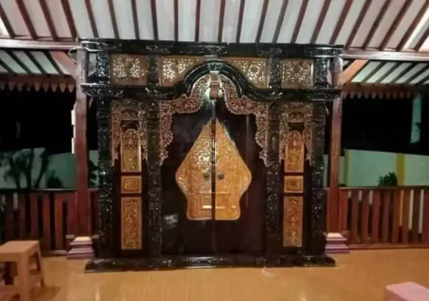 Pintu gebyok ukir