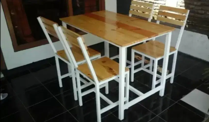 Meja kursi cafe set (1 meja 4  kursi)