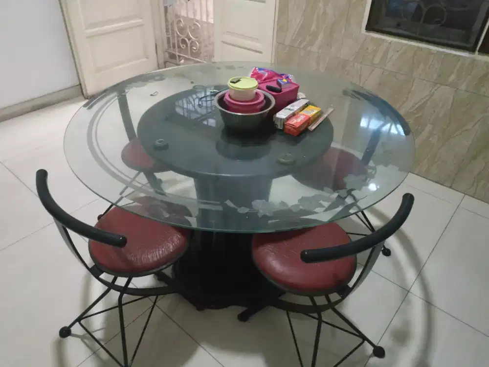 Furniture Meja Makan dan 4 Kursi