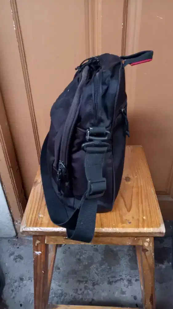 Tas eiger slingbag original waistbag tas hitam slempang outdoor