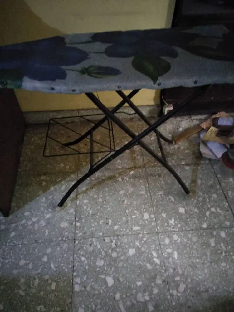 Meja Setrika bahan kayu dan besi tebal kota Bandung