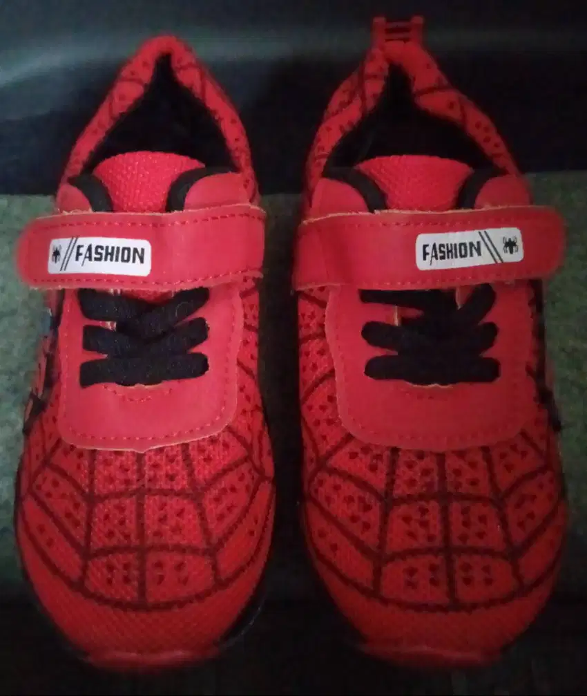 Sepatu Spiderman Anak