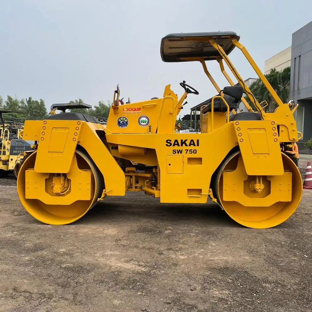 Dijual ! Tandem Roller Sakai SW750. Kap 7-9 ton. Ex Japan !