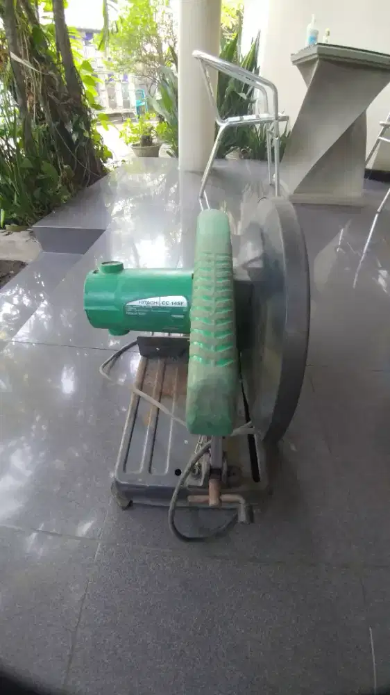 Mesin potong besi Hitachi