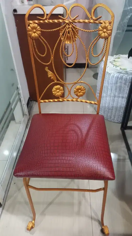 Kursi makan elok besi tempa