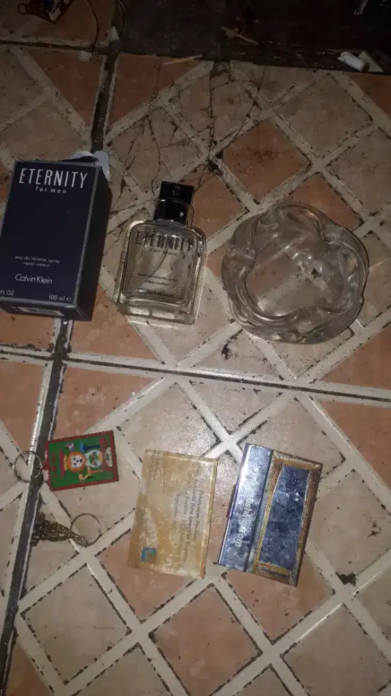 Cocok.utk koleksi botol myk wangi dan asbak kristal murah sj cpt