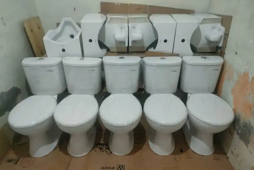 KLOSET DUDUK TOTO URINOIR DLL REKONDISI 90% LIKE NEW