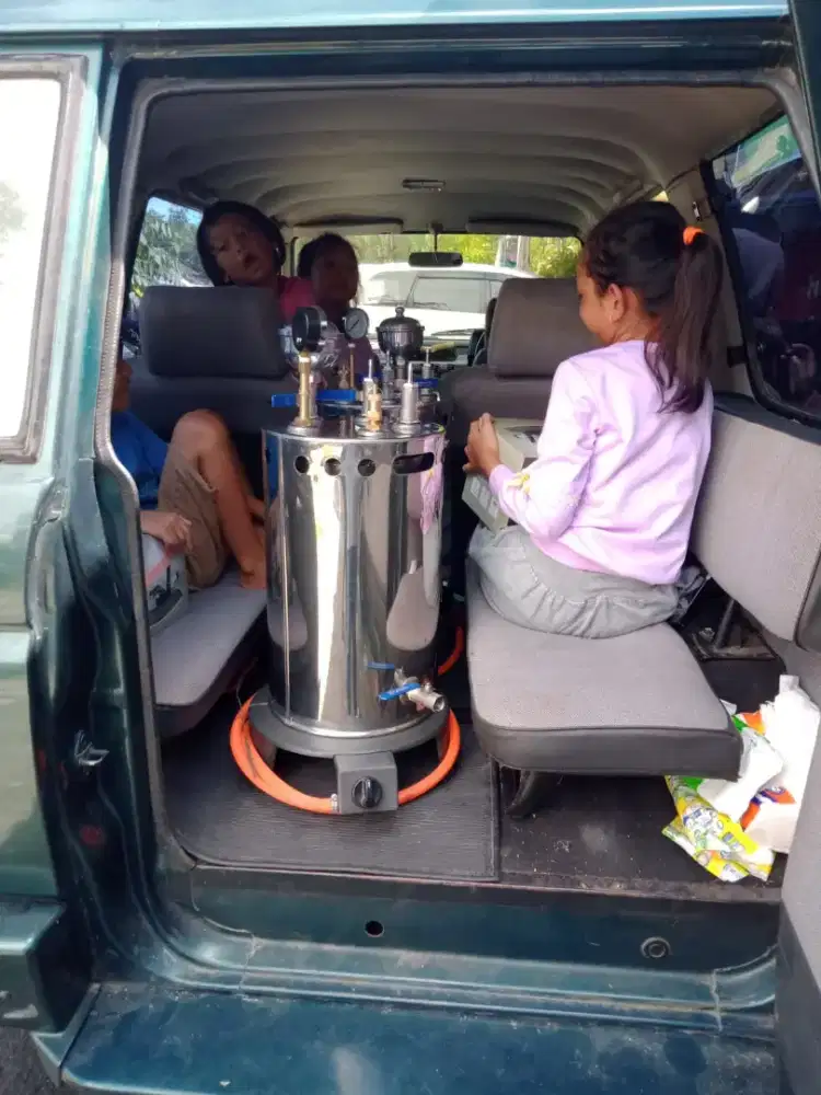 Setrika uap laundry,konveksi,garment,Taylor,mesin laundry,meja,servis