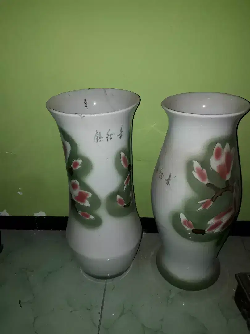 Di jual 2 guci atau vas bunga