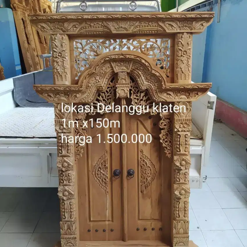 Pintu rumah kayu jati
