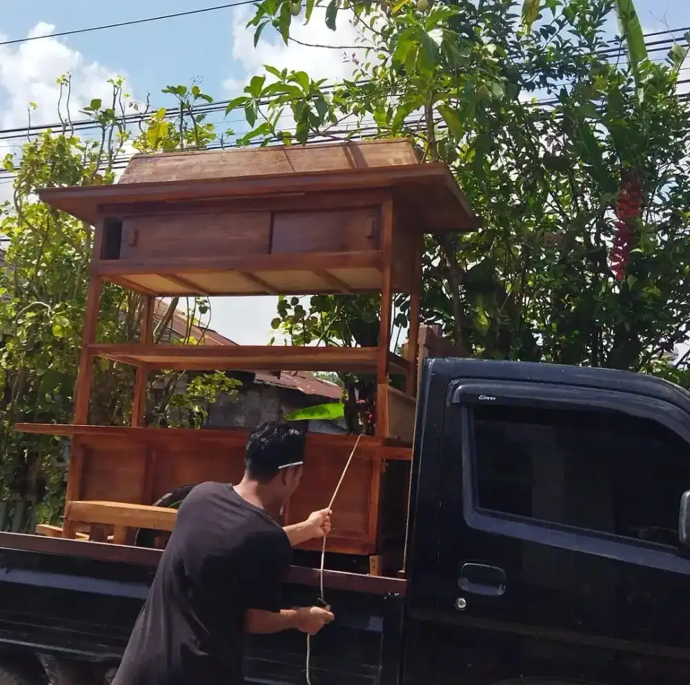 Tempat kayu untuk lesehan
