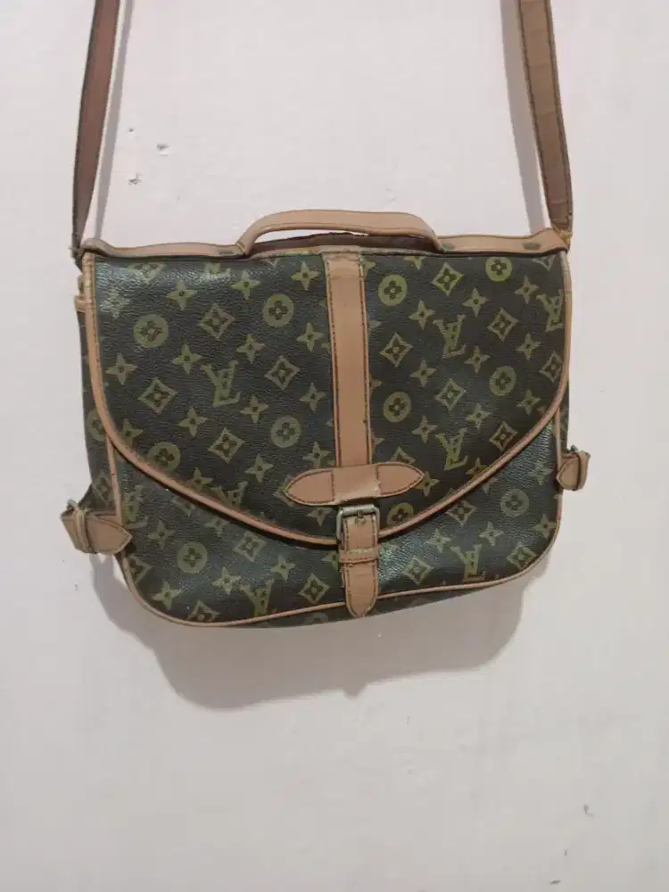 Tas Selempang Louis Vuitton