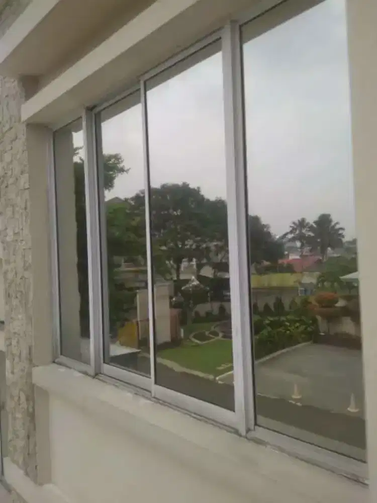 Stiker sanblas polos motif dan kaca film hitam silver