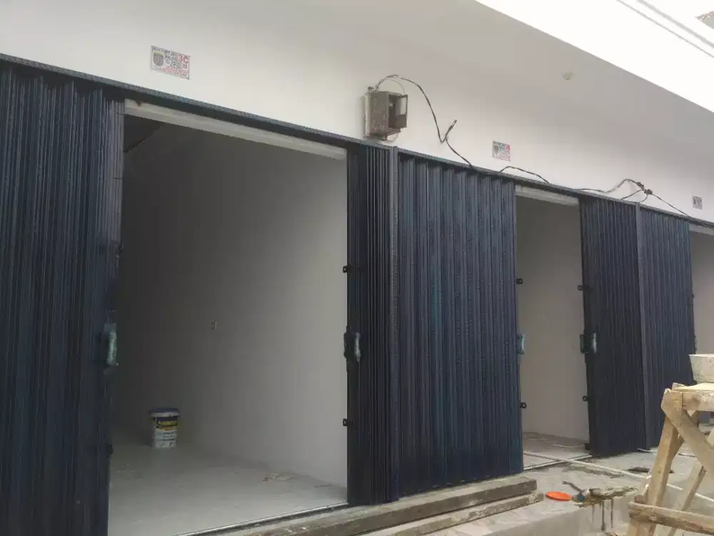 Folding gate dan kusen aluminium kaca