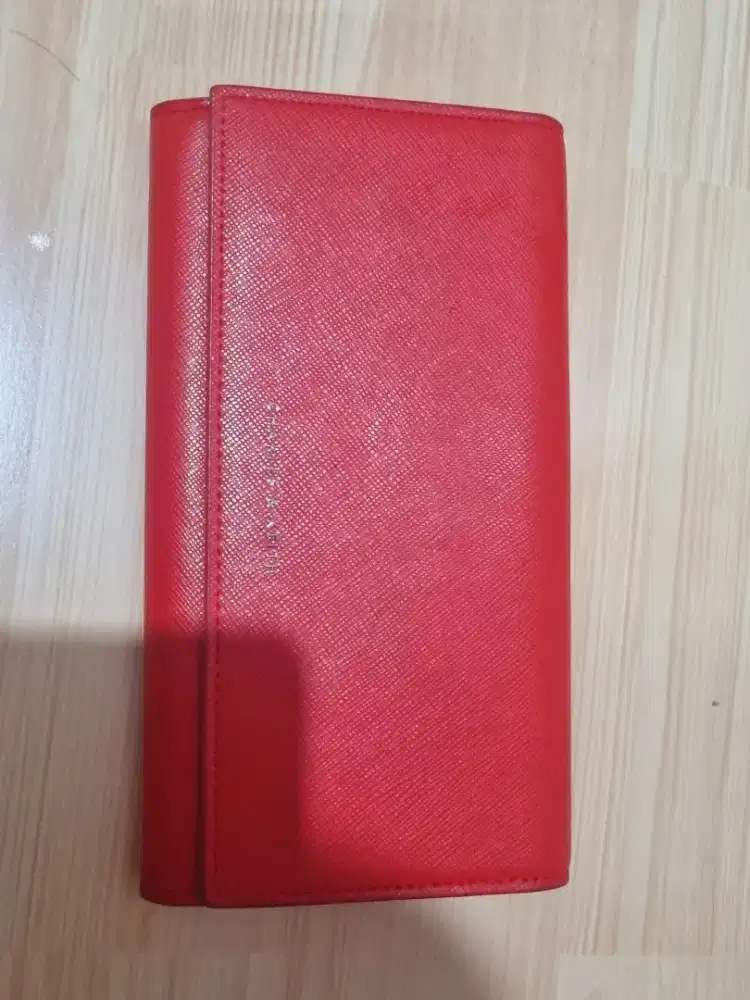 Dompet Charles and Kaith Merah