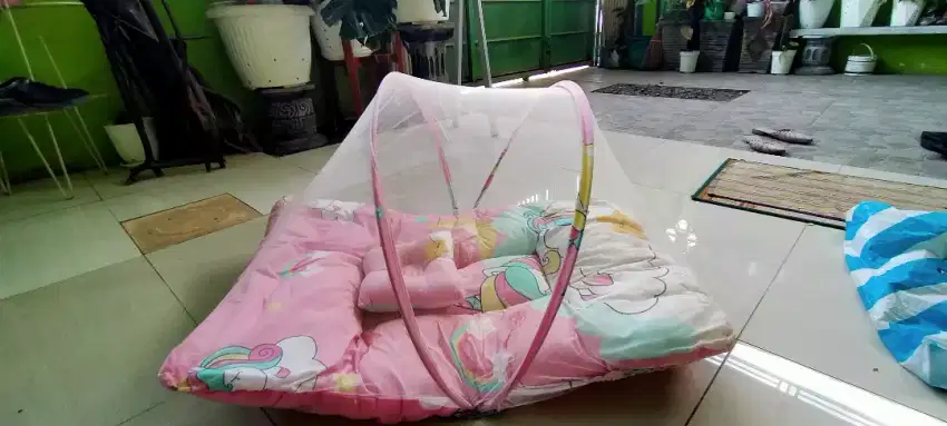 Tempat tidur bayi