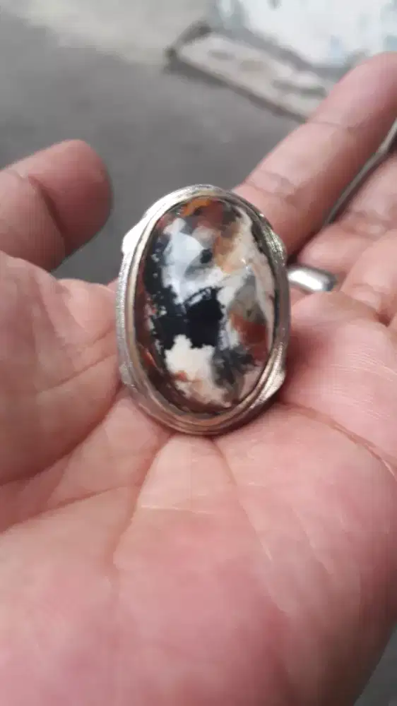 Batu pancawarna Garut