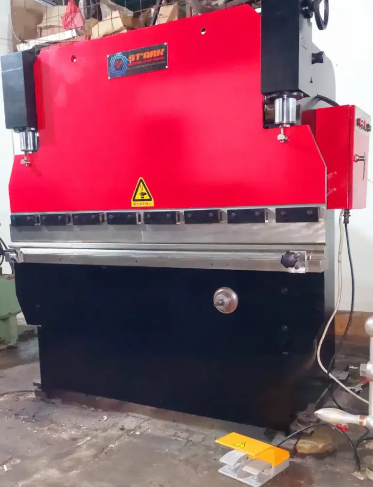 Mesin tekuk plat 30ton x 1600 ( rekondisi ) mesin bending.