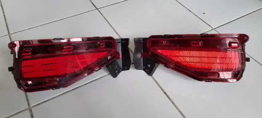 Reflektor Fortuner Vrz bemper belakang Original Toyota