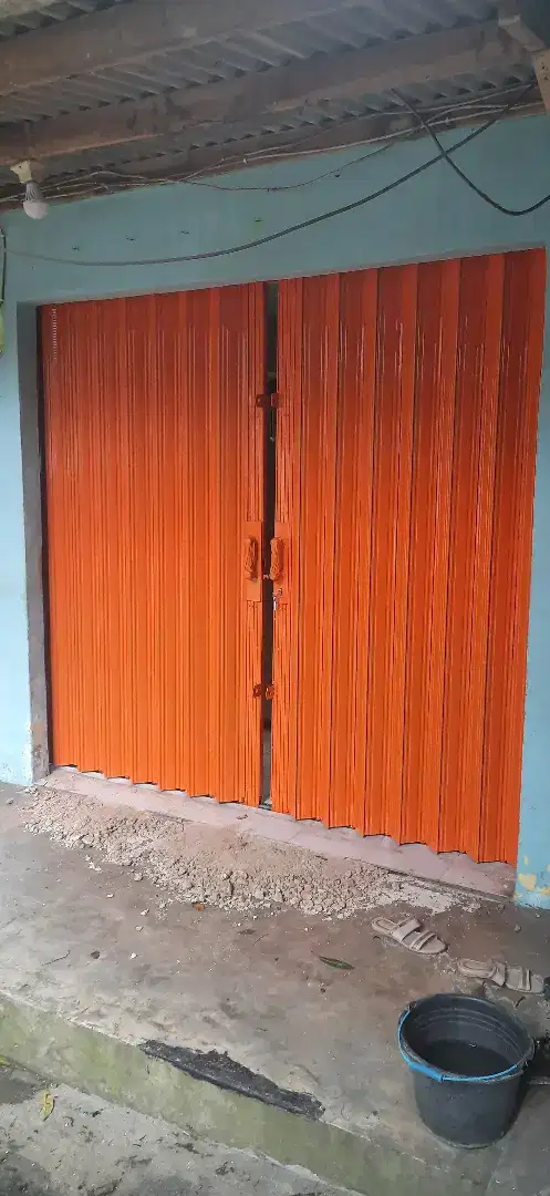 Folding gatte roling door serang