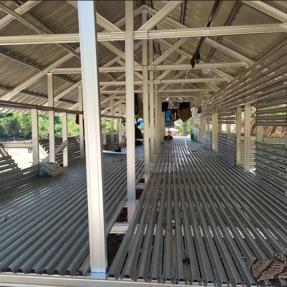 Pelapon gypsum dan PVC baja ringan