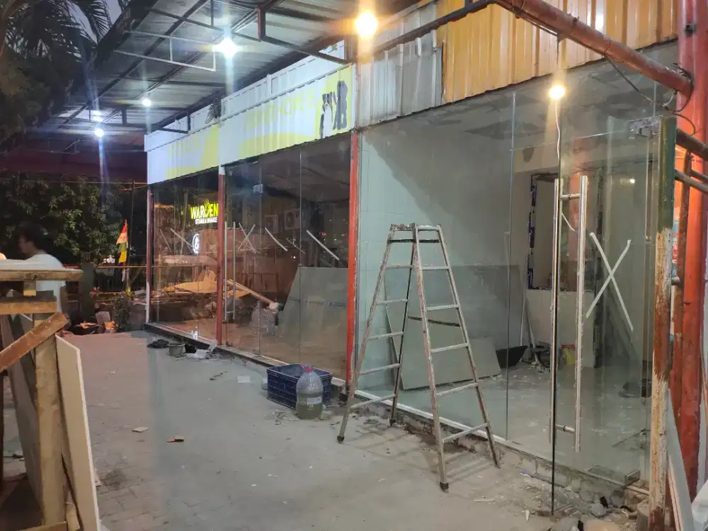 partisi kaca tempered