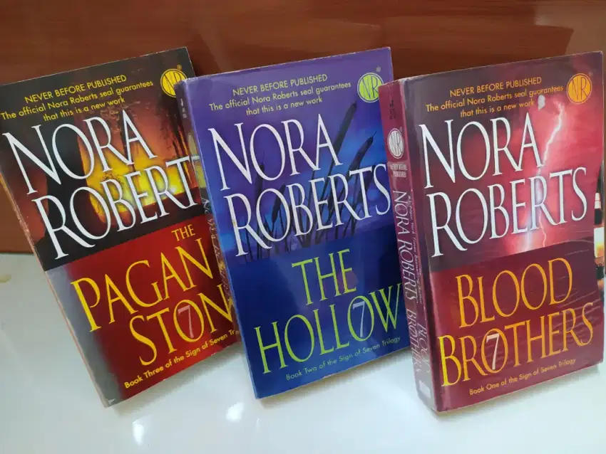 Novel Trilogy by Nora Roberts (English)