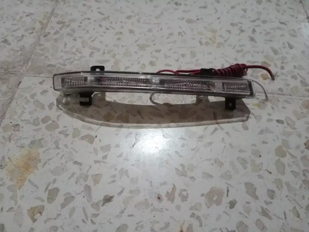 Lampu spion kanan mobil Avanza new