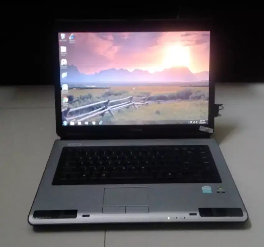 Laptop TOSHIBA Satellite L40