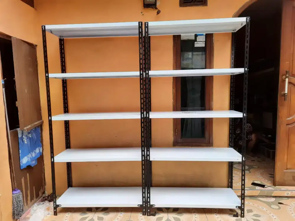 Rak besi bongkar pasang