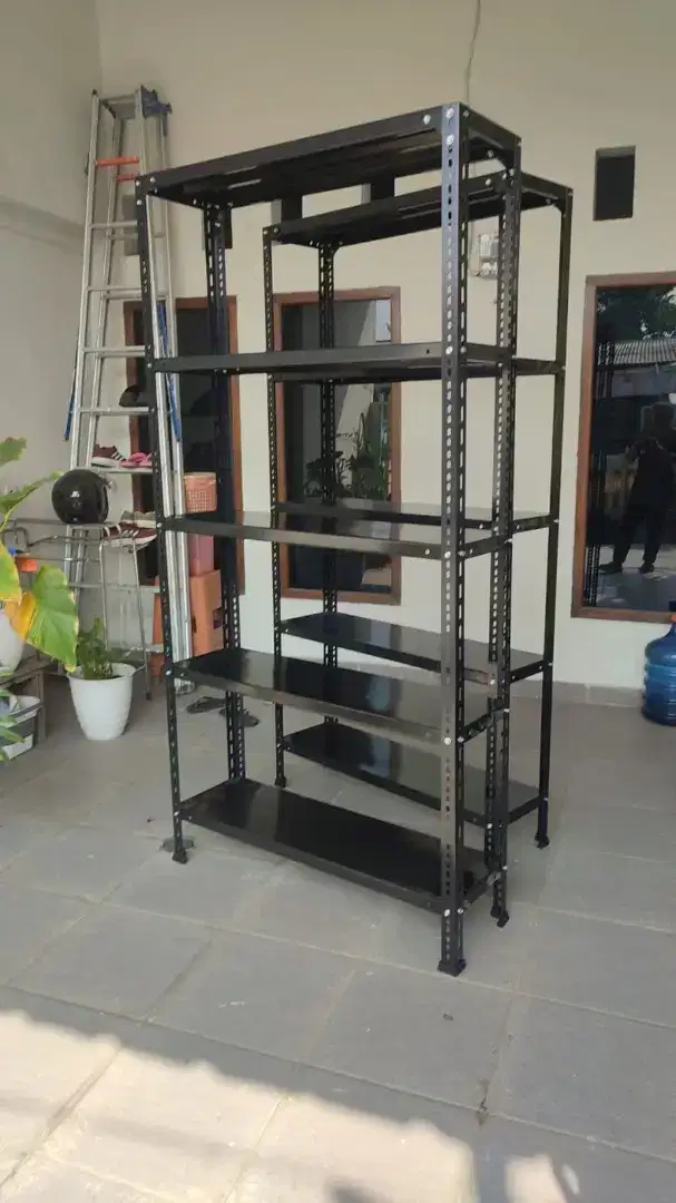 Rak Besi Siku Lubang Serbaguna
