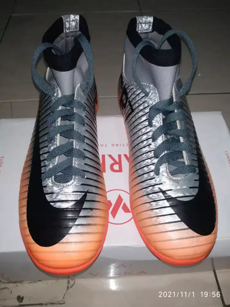 Sepatu futsal size 38 BARU
