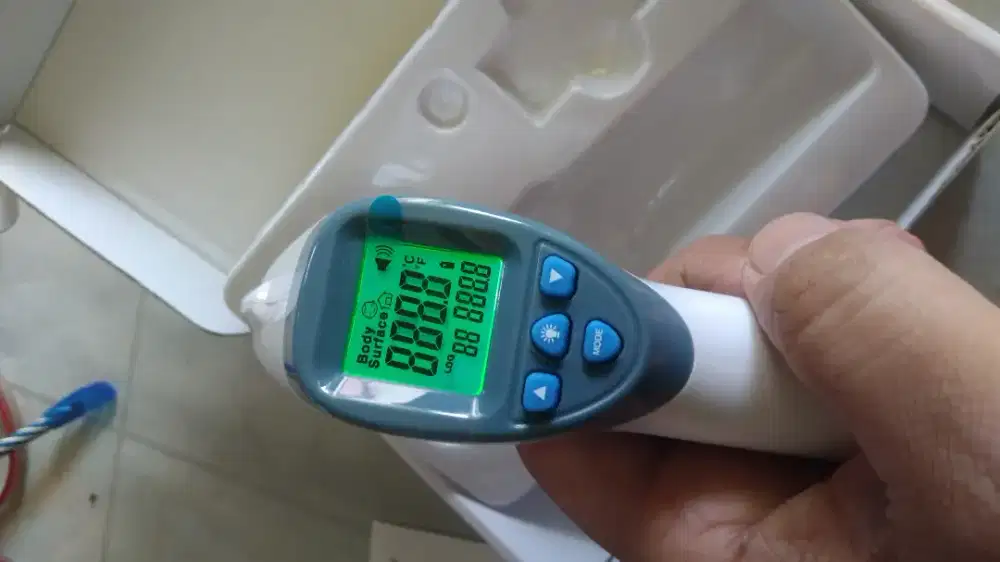 Thermometer/Thermogun digital infrared non contact suhu tubuh