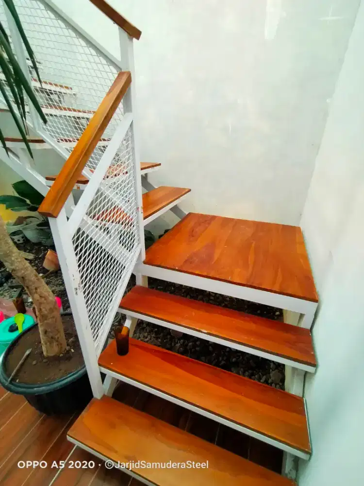 Tangga besi papan kalsiflour