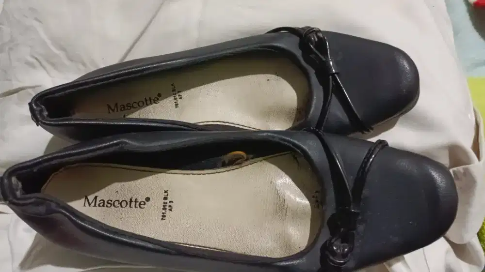 Sepatu mascotte black kulit