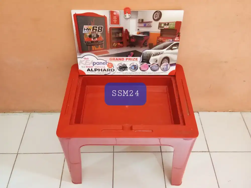 Meja Belajar Anak Motif Hot Wheels Masih Seperti Baru