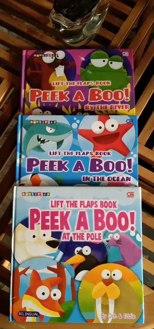 Tiga buku dwibahasa PEEK A BOO dijual borongan