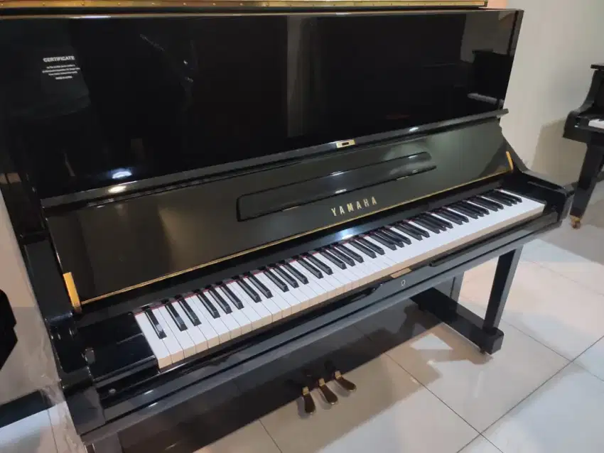 Piano yamaha U1J